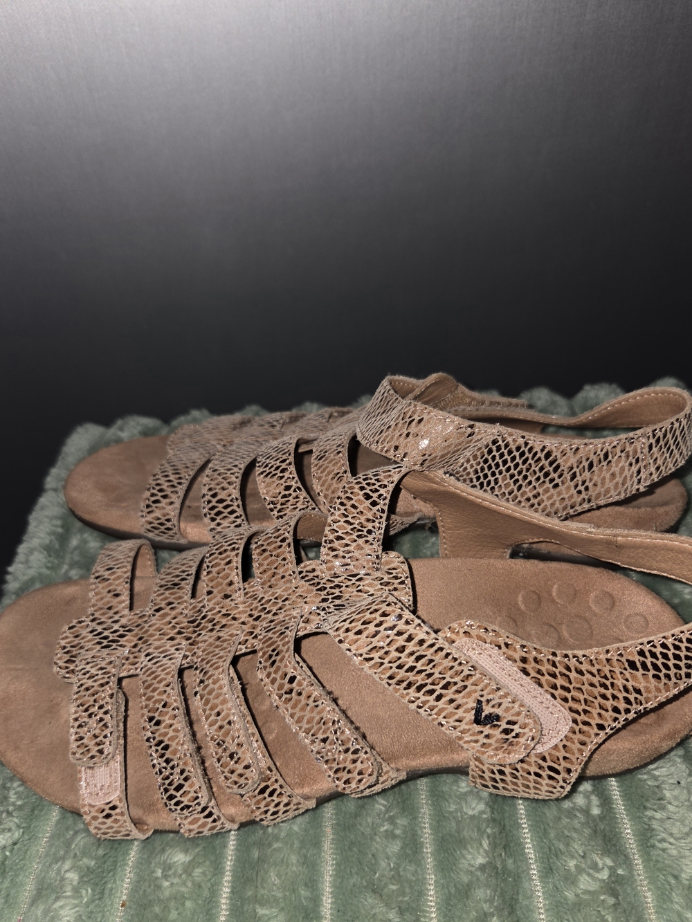 Womens Vionic Harissa Sandals size 8.